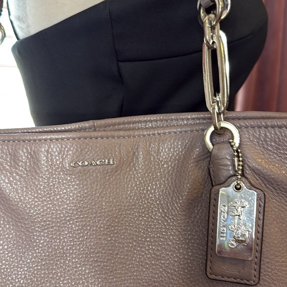 Coach Madison Leather North South Tote in beautiful Lulac - Picture 2 of 6